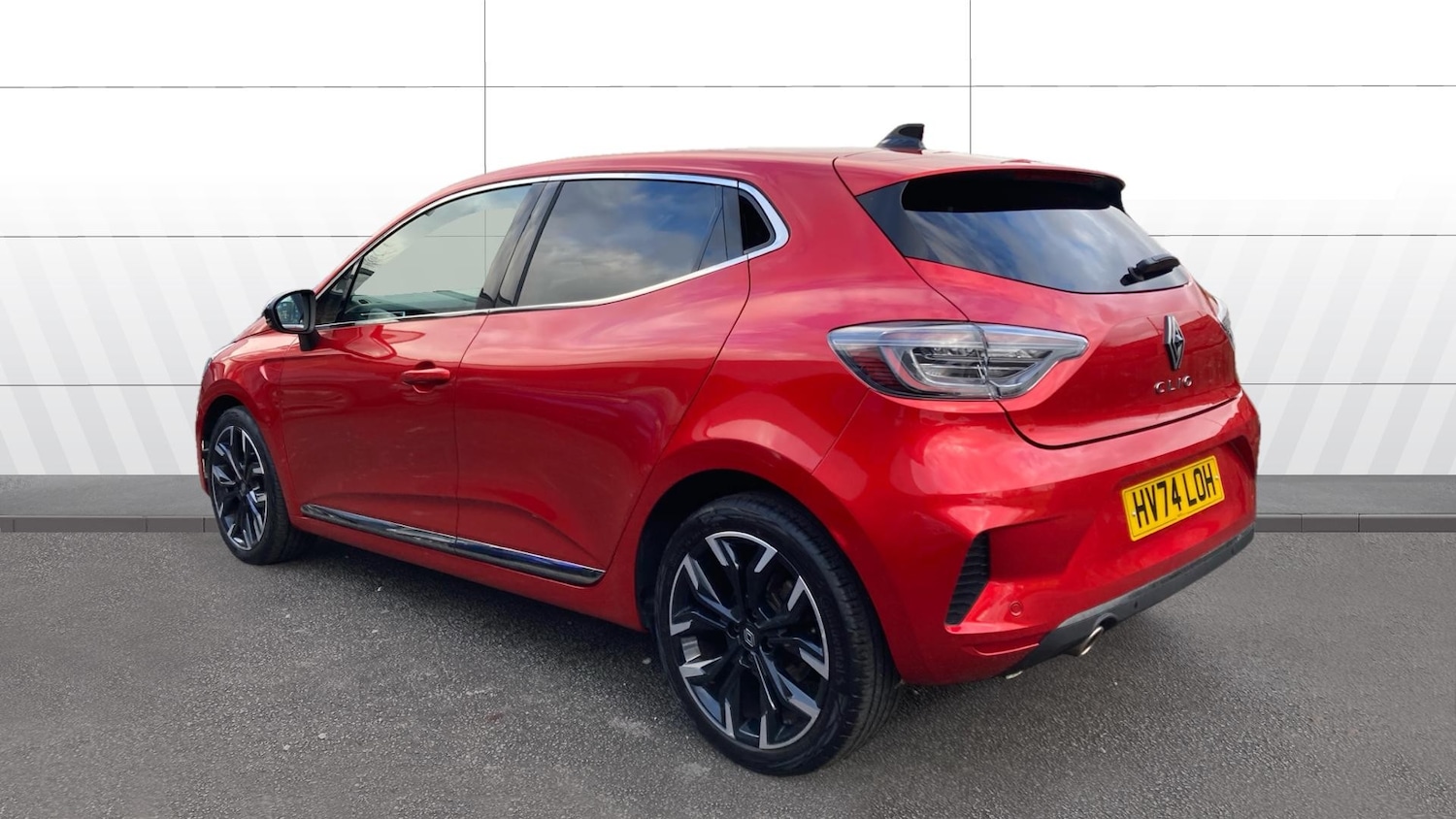 Used Renault Clio 2024 for sale - 76766811: Photo 2