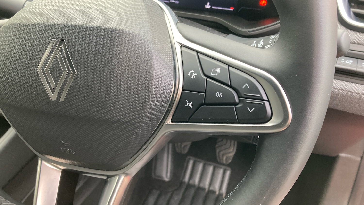 Used Renault Clio 2024 for sale - 76766811: Photo 30