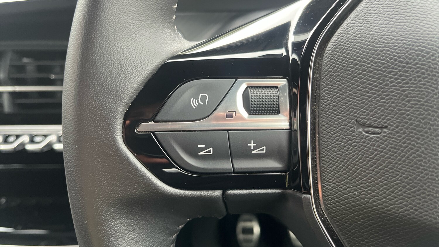 Used Peugeot 2008 2023 for sale - 76287837: Photo 34