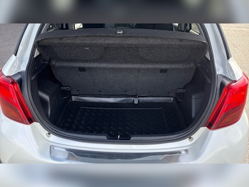 Used Toyota Yaris 2015 for sale - 78409581: Photo