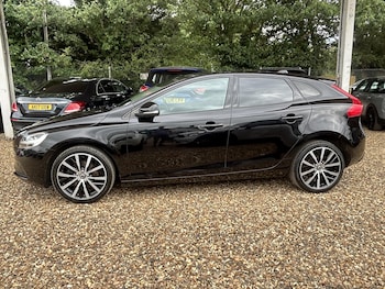 Used Volvo V40 2019 for sale - 78929582: Photo