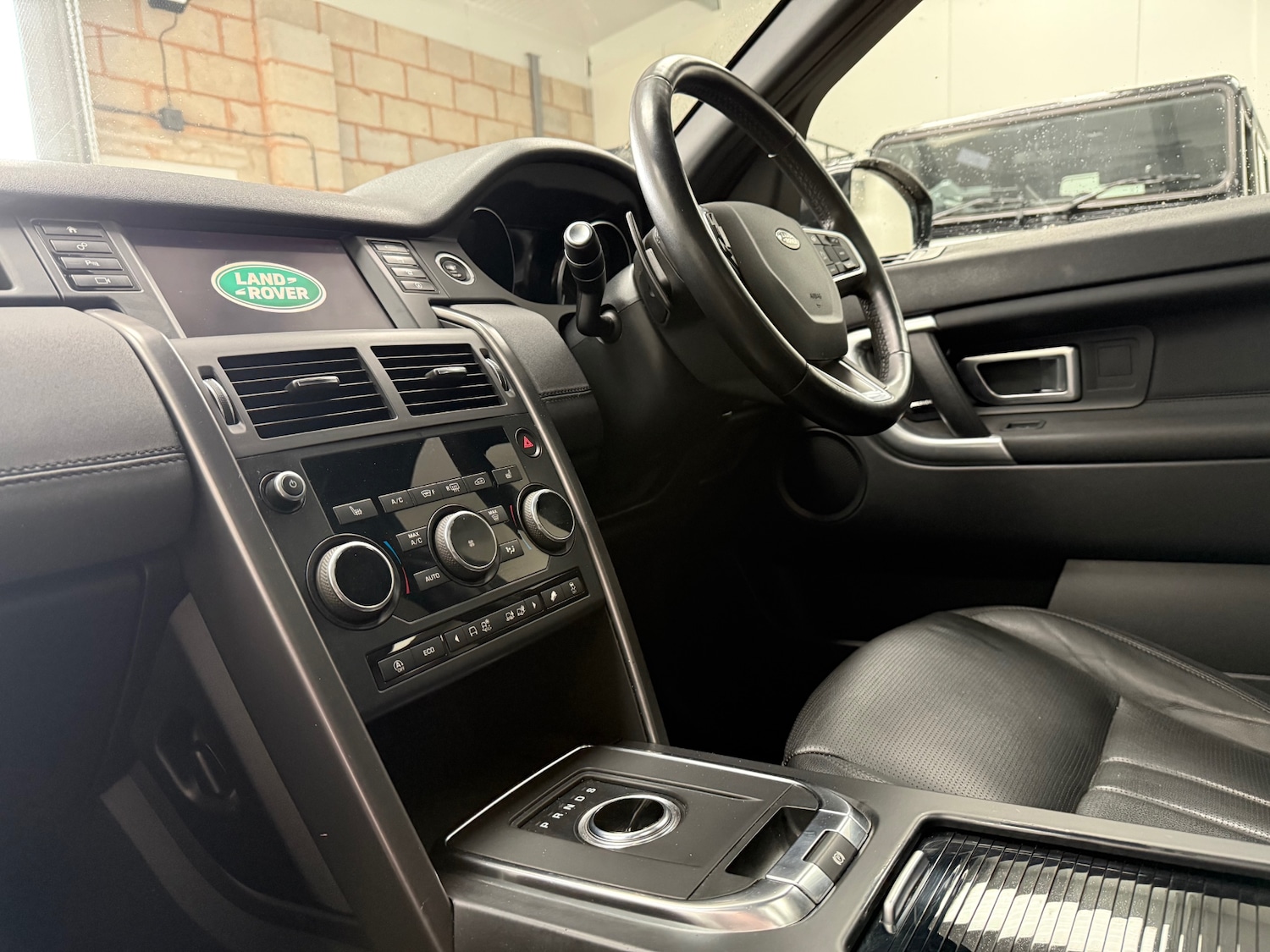 Used Land Rover Discovery Sport 2019 for sale - 76966477: Photo 30