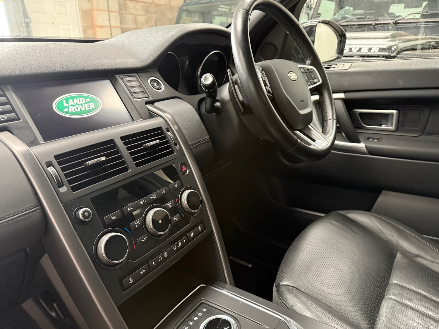 Used Land Rover Discovery Sport 2019 for sale - 76966477: Photo 31