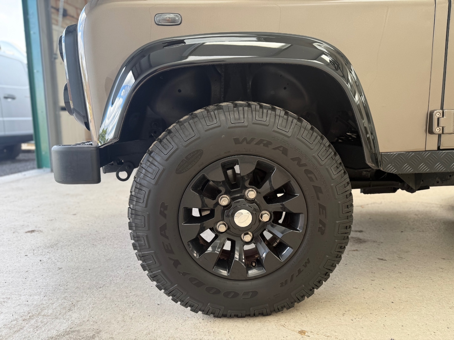 Used Land Rover Defender 2012 for sale - 76971119: Photo 16