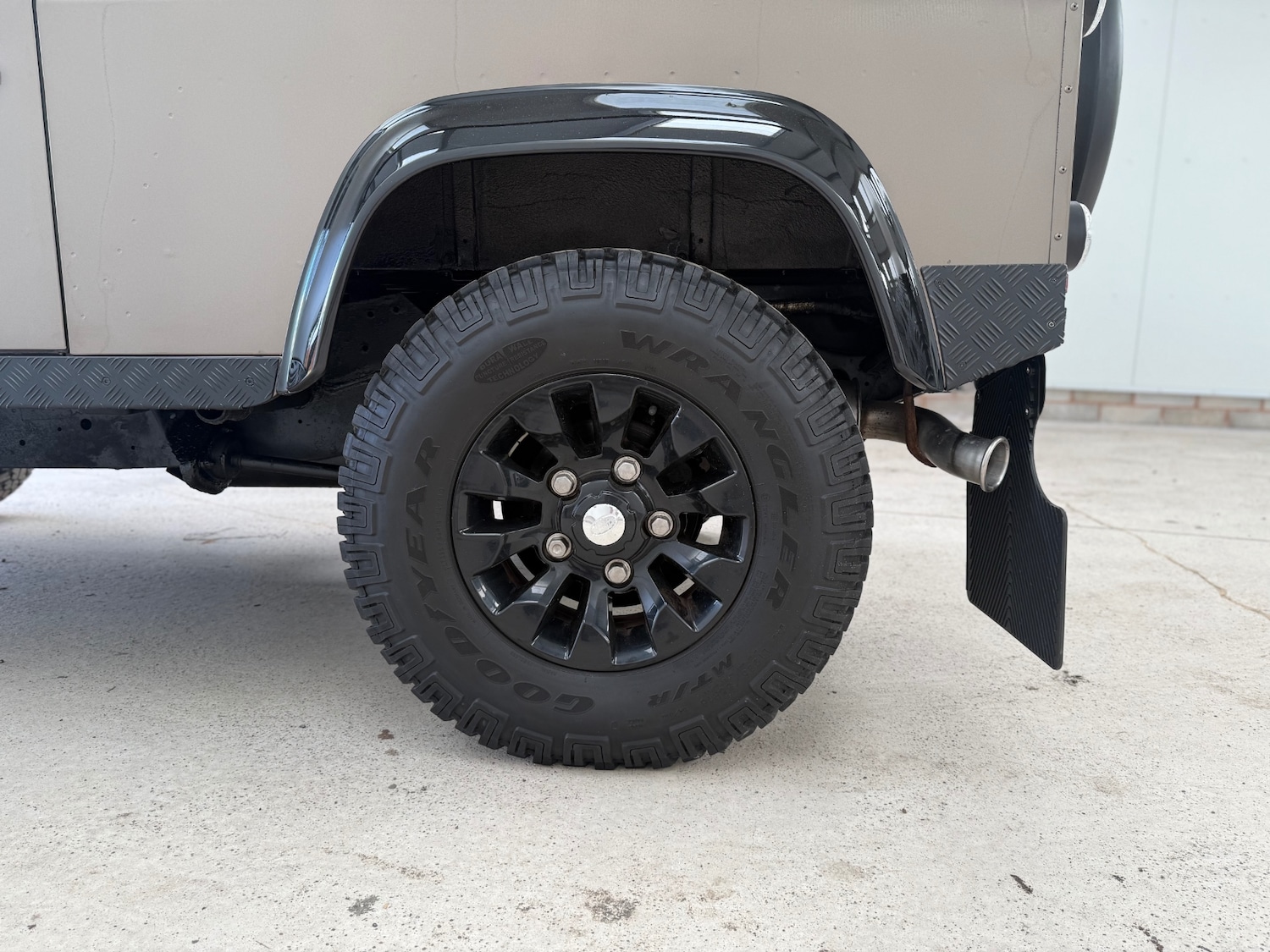 Used Land Rover Defender 2012 for sale - 76971119: Photo 17