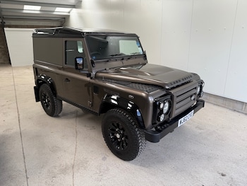 Land Rover Defender feature image