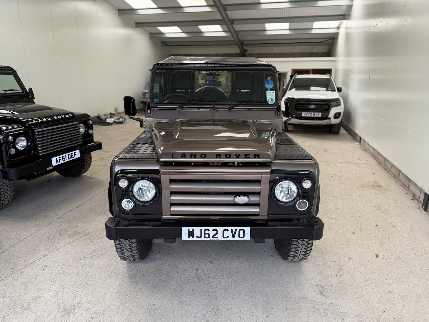 Used Land Rover Defender 2012 for sale - 76971119: Photo 2