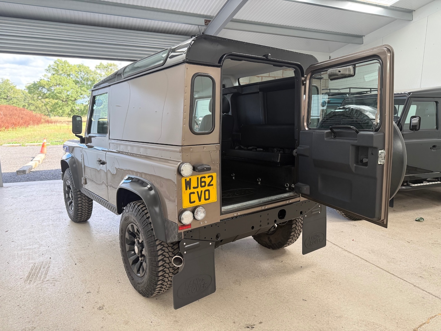 Used Land Rover Defender 2012 for sale - 76971119: Photo 23
