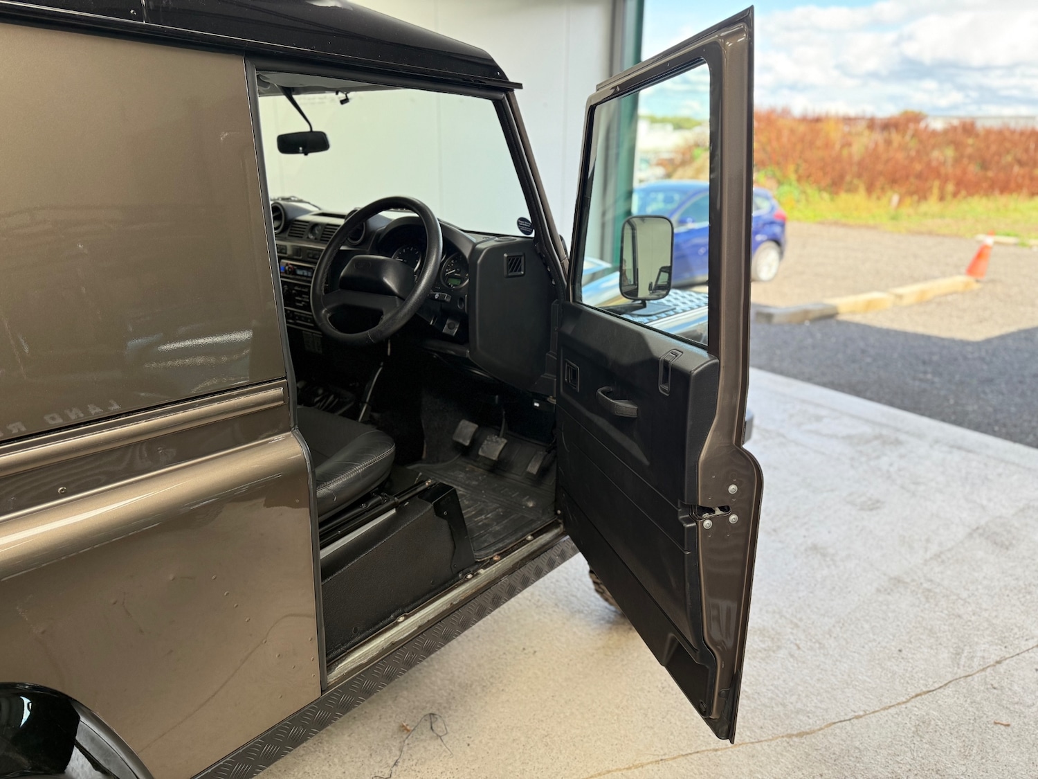 Used Land Rover Defender 2012 for sale - 76971119: Photo 30