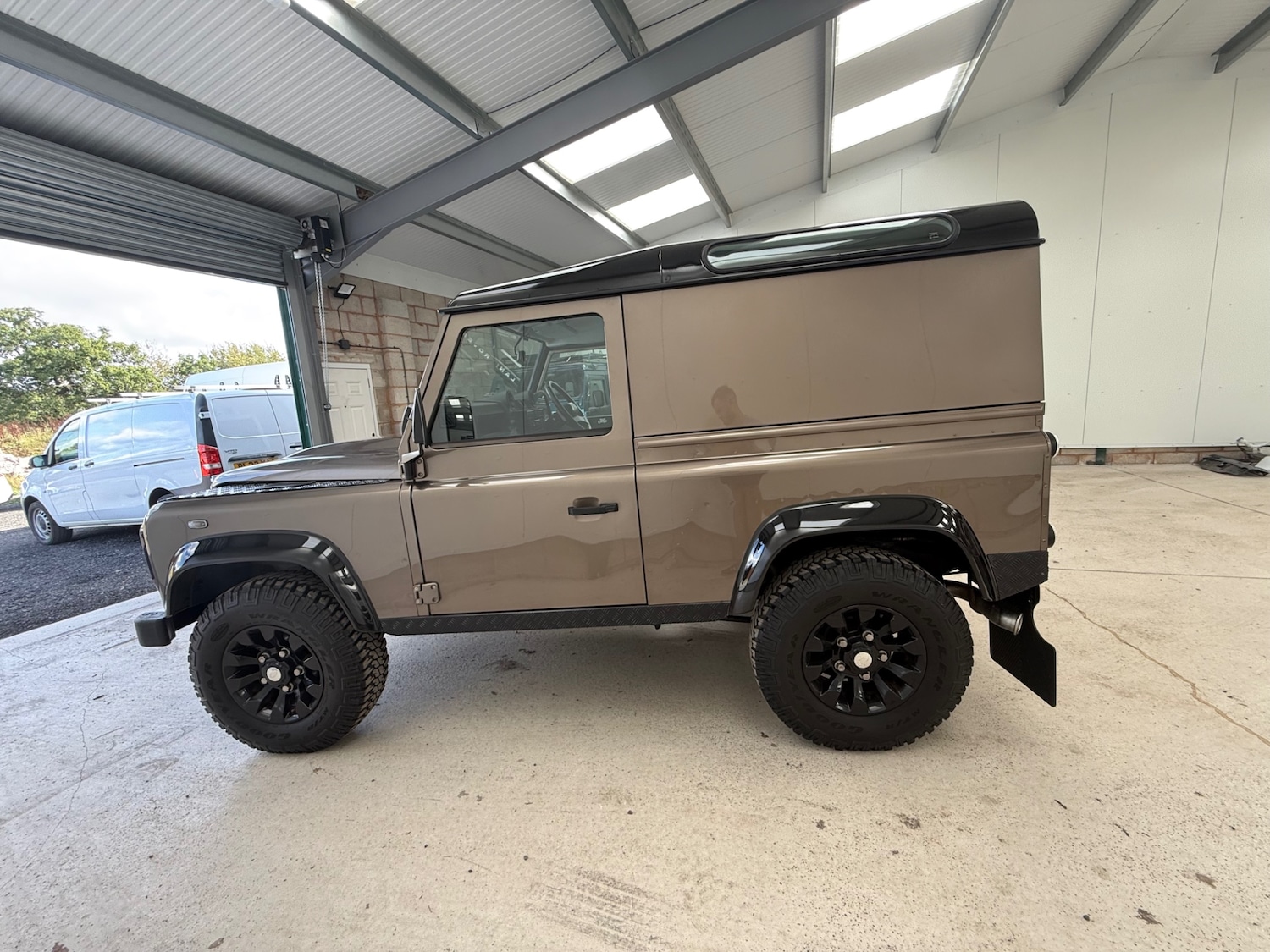 Used Land Rover Defender 2012 for sale - 76971119: Photo 4