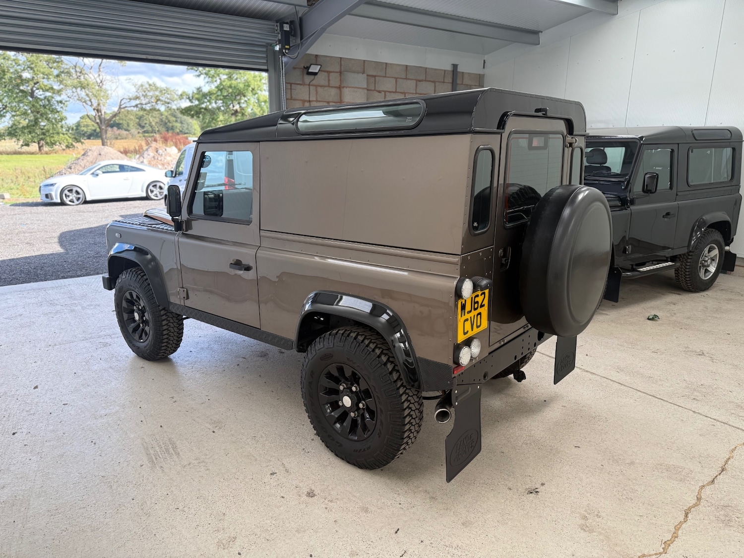 Used Land Rover Defender 2012 for sale - 76971119: Photo 5