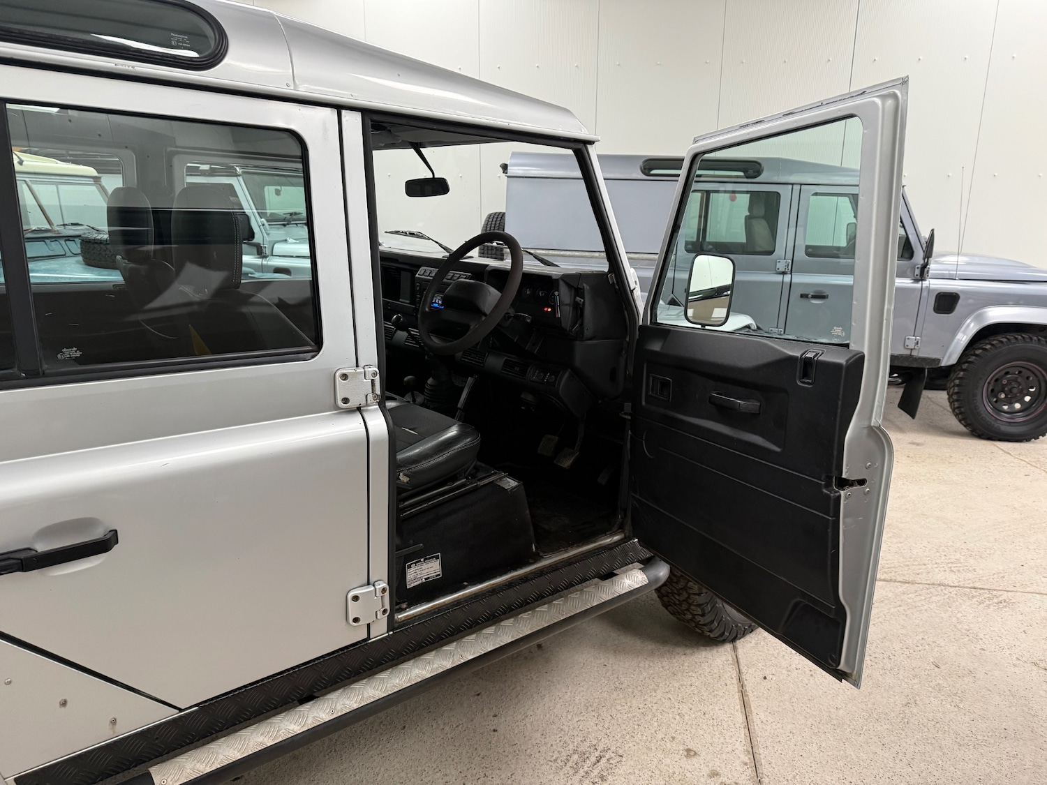 Used Land Rover Defender 2006 for sale - 77233829: Photo 25