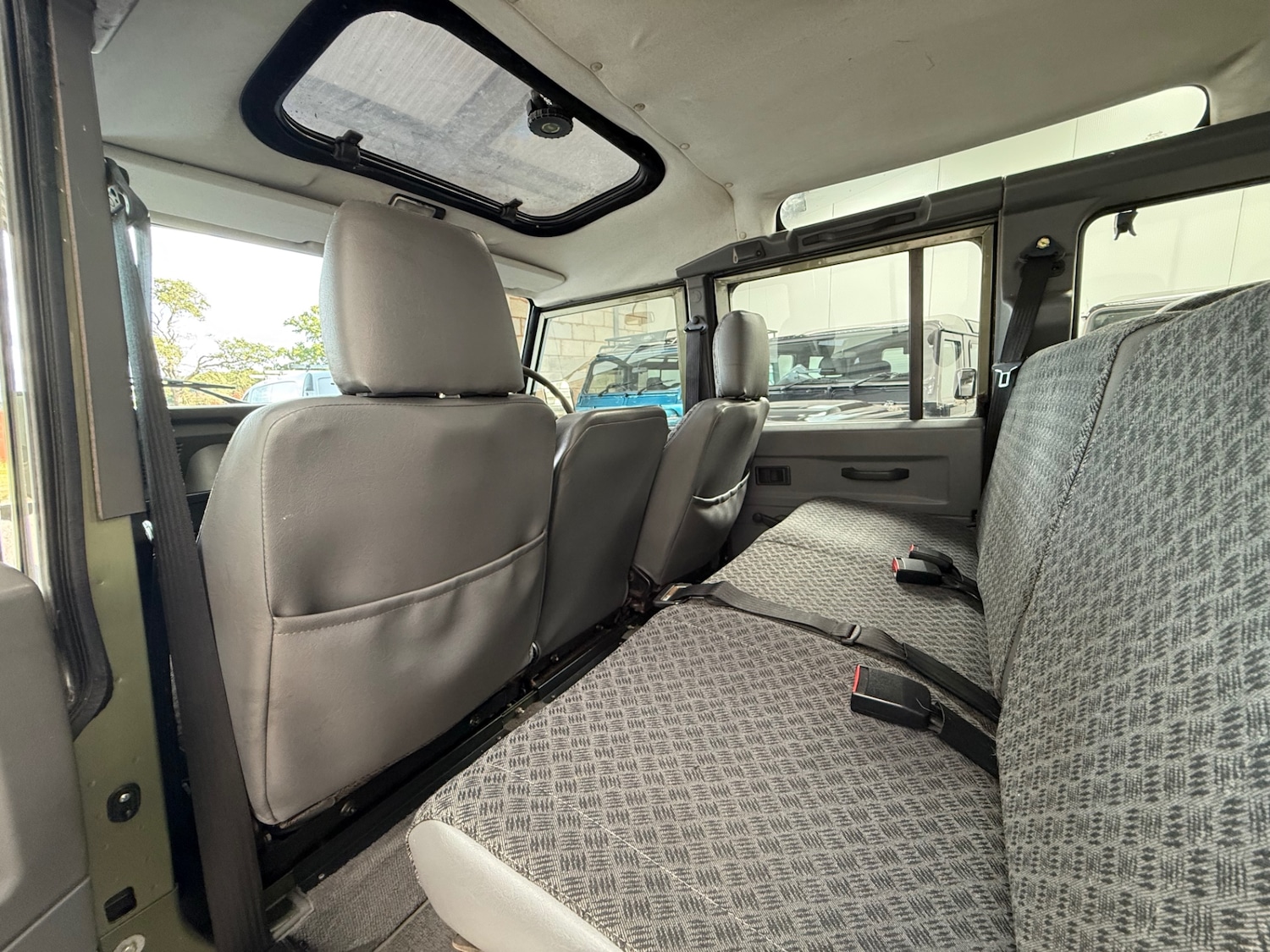 Used Land Rover Defender 2000 for sale - 76925870: Photo 36