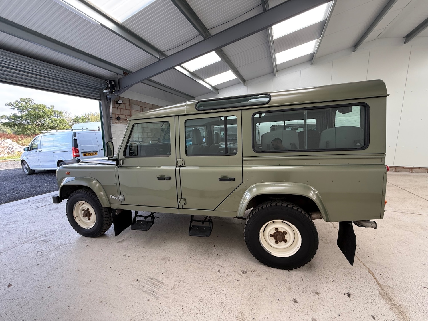 Used Land Rover Defender 2000 for sale - 76925870: Photo 4