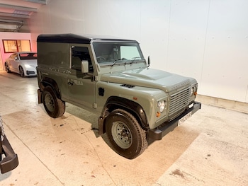 Land Rover Defender feature image