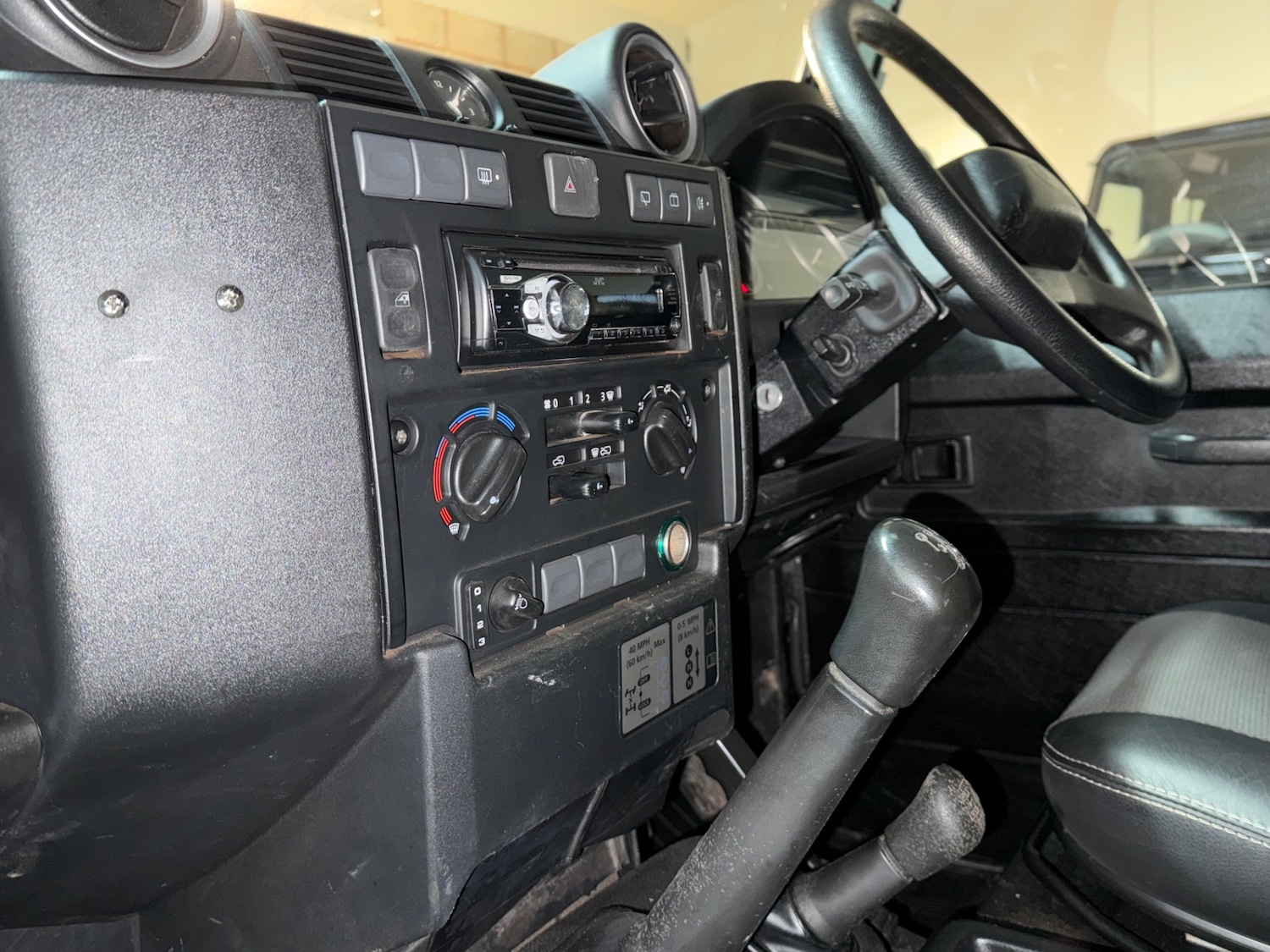 Used Land Rover Defender 2014 for sale - 77340161: Photo 25