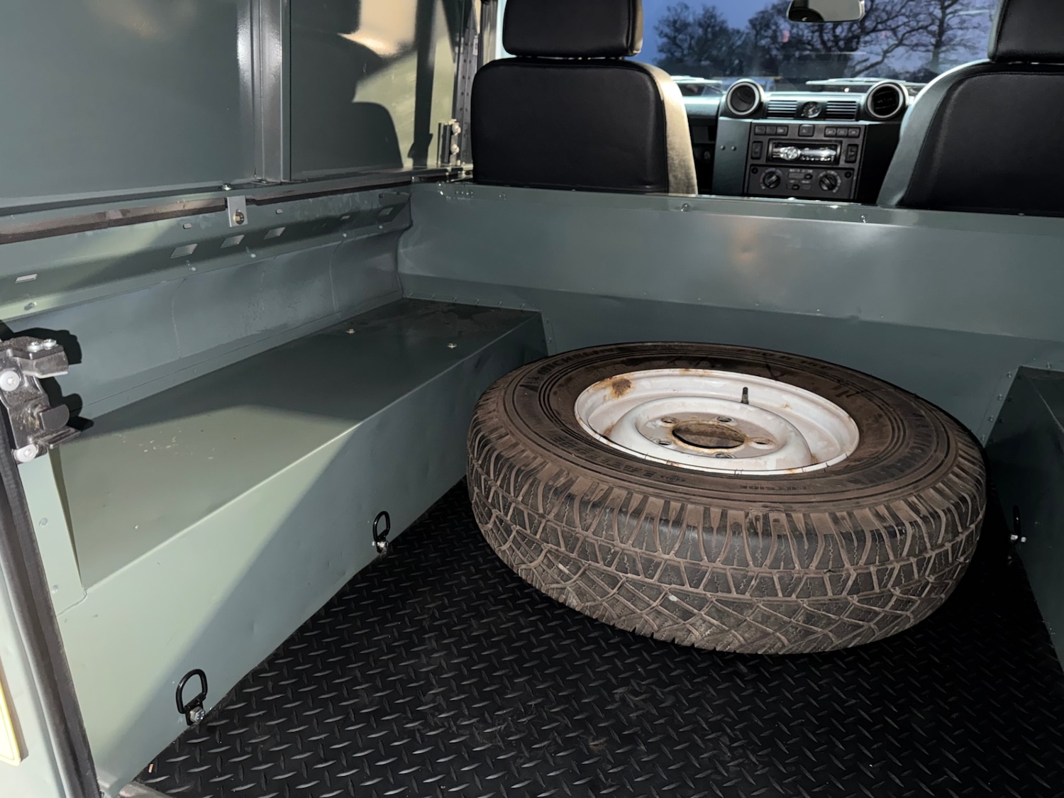 Used Land Rover Defender 2014 for sale - 77340161: Photo 31