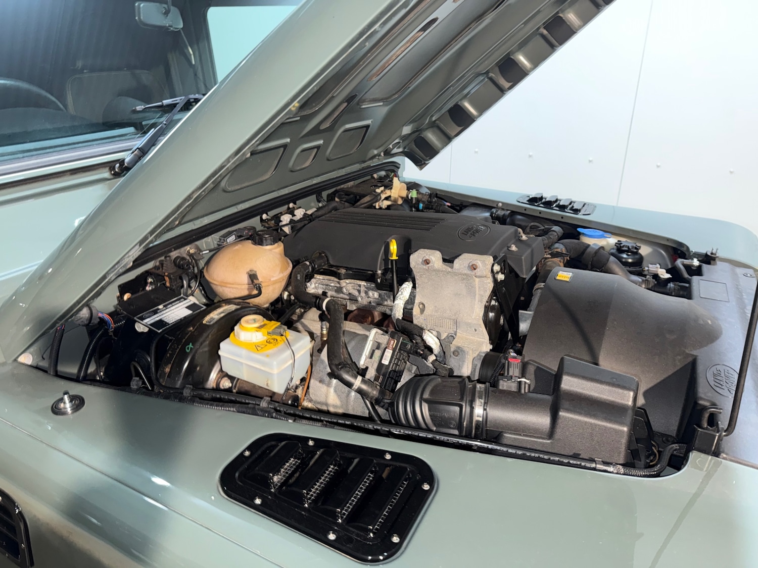 Used Land Rover Defender 2014 for sale - 77340161: Photo 37