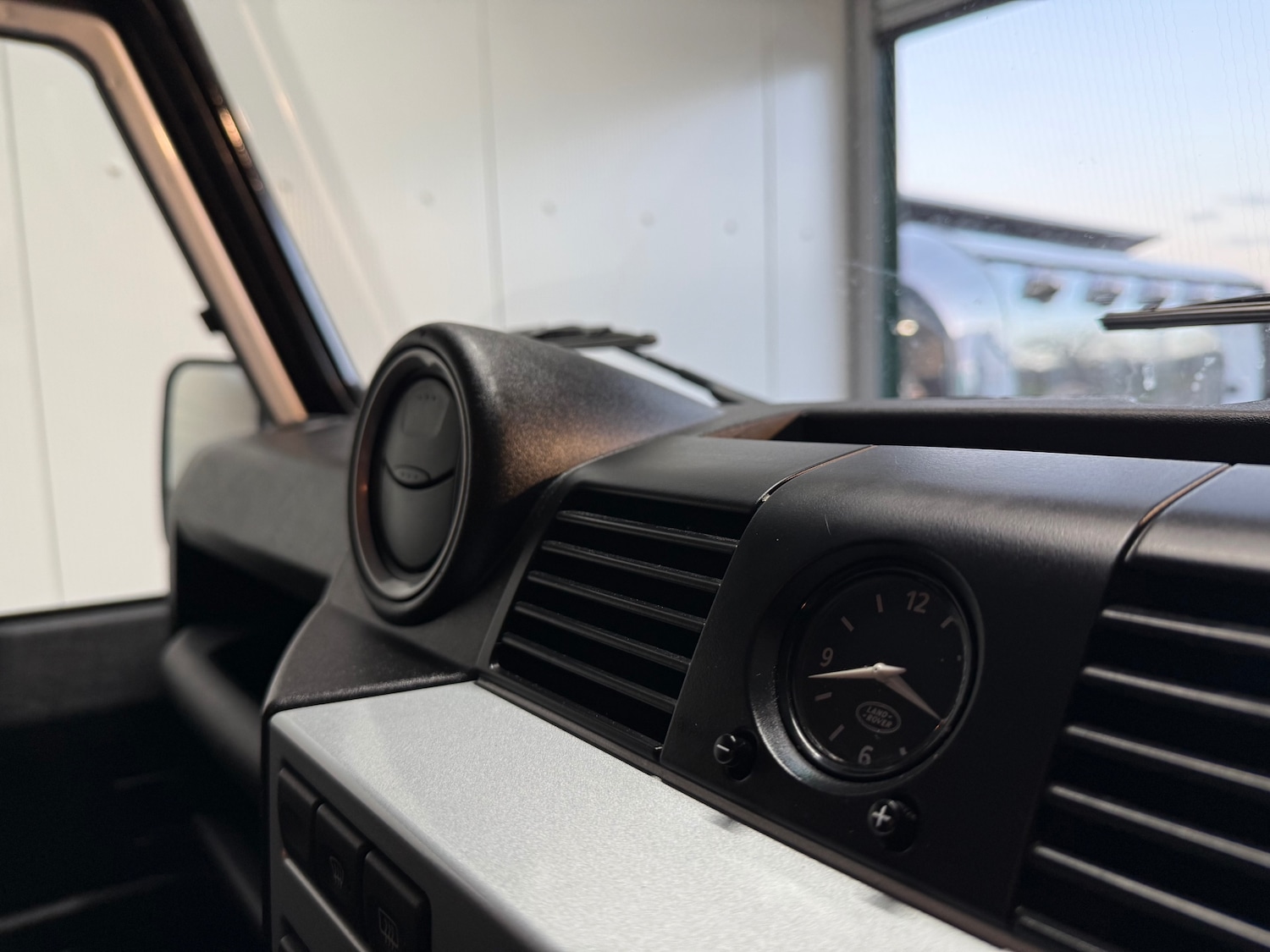 Used Land Rover Defender 2011 for sale - 77020548: Photo 34