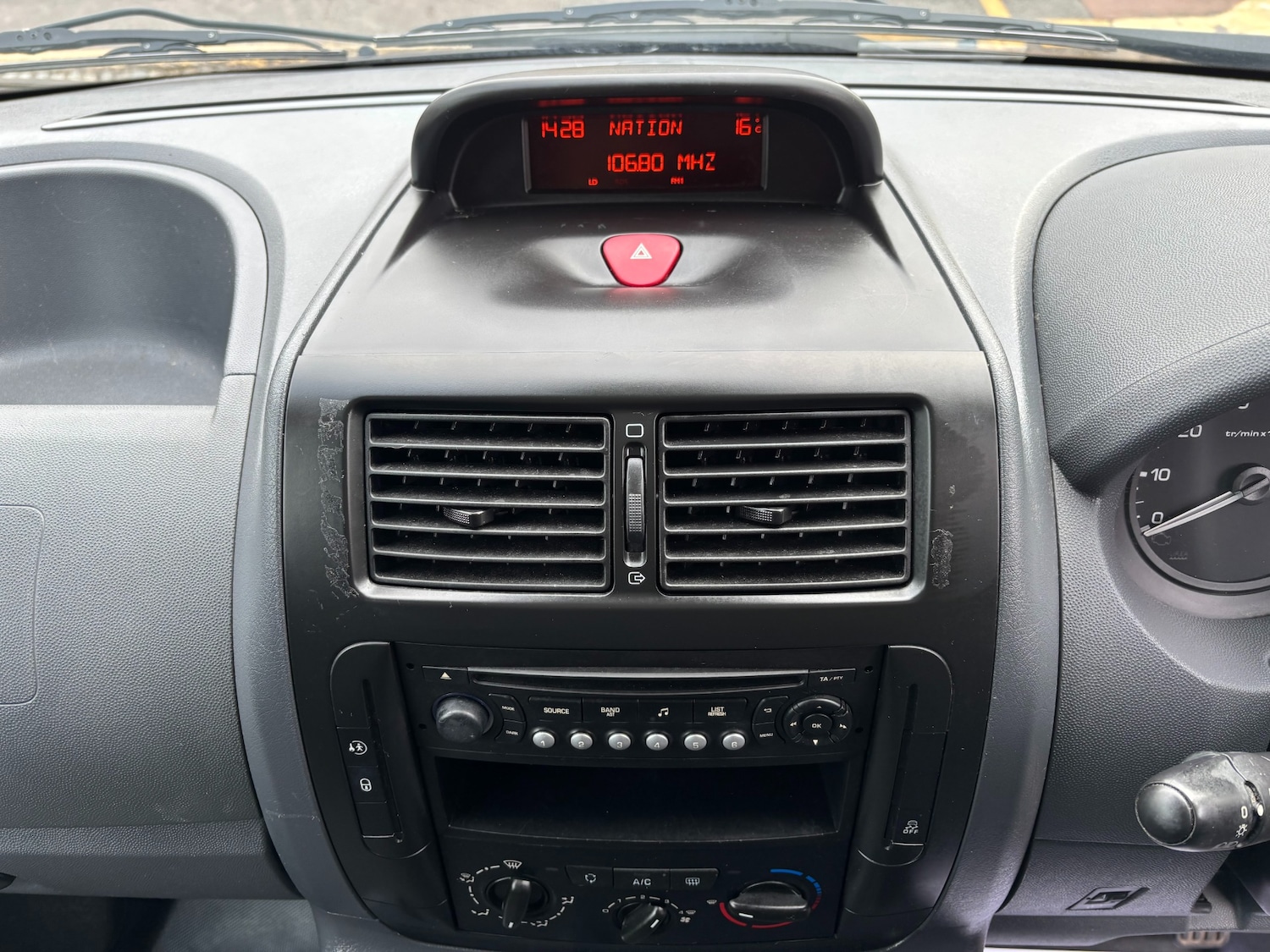 Used Peugeot Expert Tepee 2015 for sale - 76096651: Photo 18