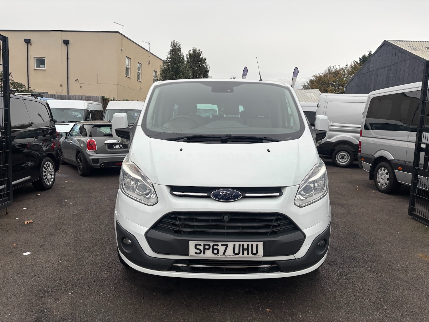 Used Ford Tourneo Custom 2017 for sale - 76344717: Photo 2