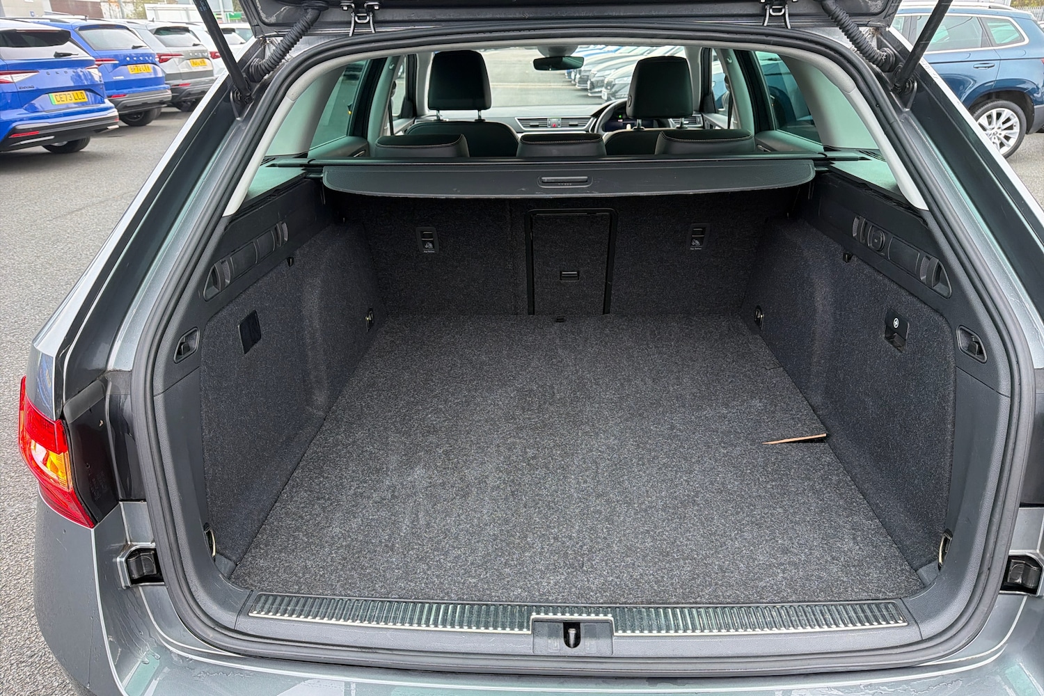 Used Skoda Superb 2023 for sale - 76676035: Photo 10