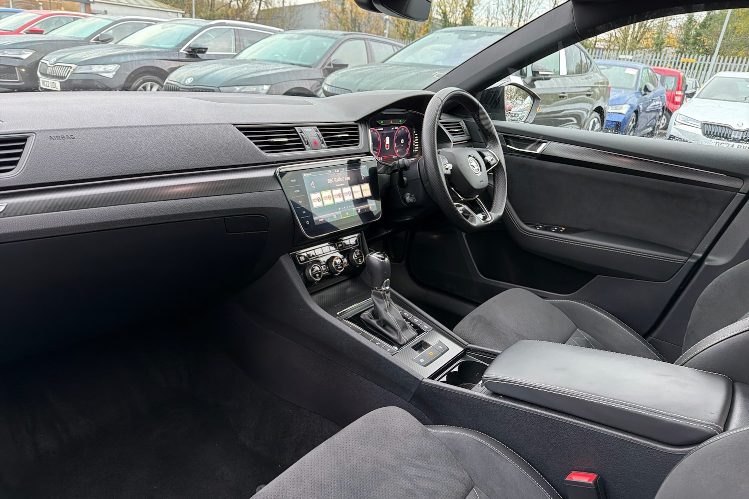 Used Skoda Superb 2023 for sale - 76676763: Photo 2