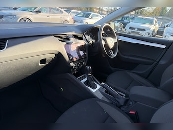 Used Skoda Octavia 2020 for sale - 76680901: Photo