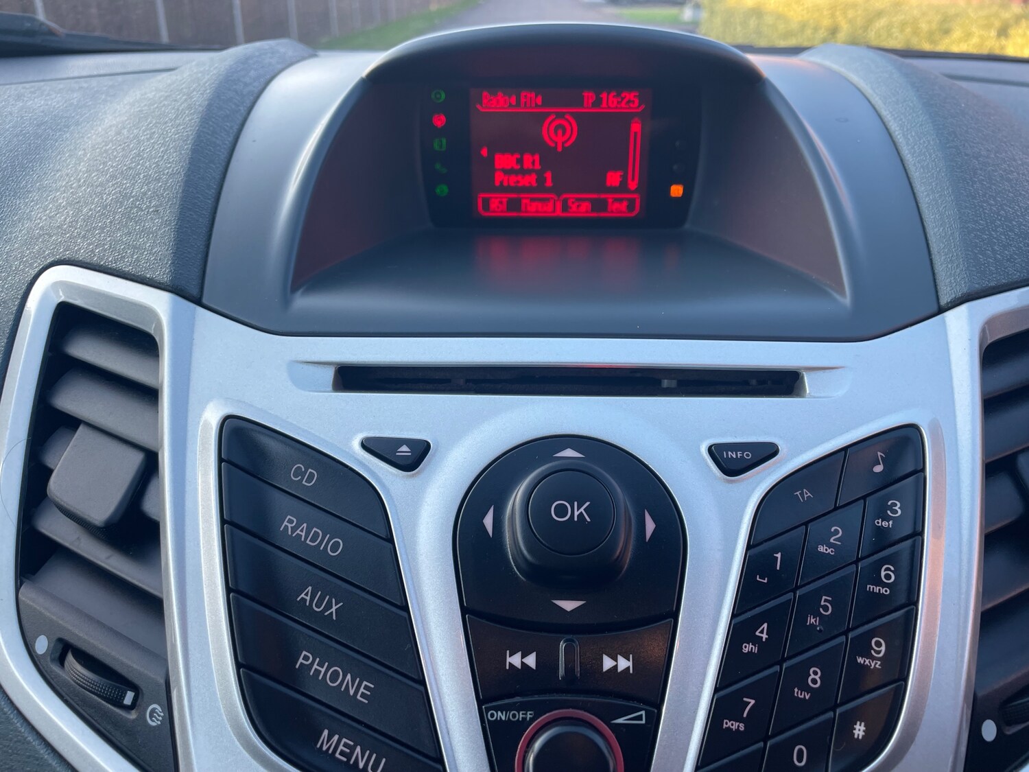 Used Ford Fiesta 2010 for sale - 78077913: Photo 31