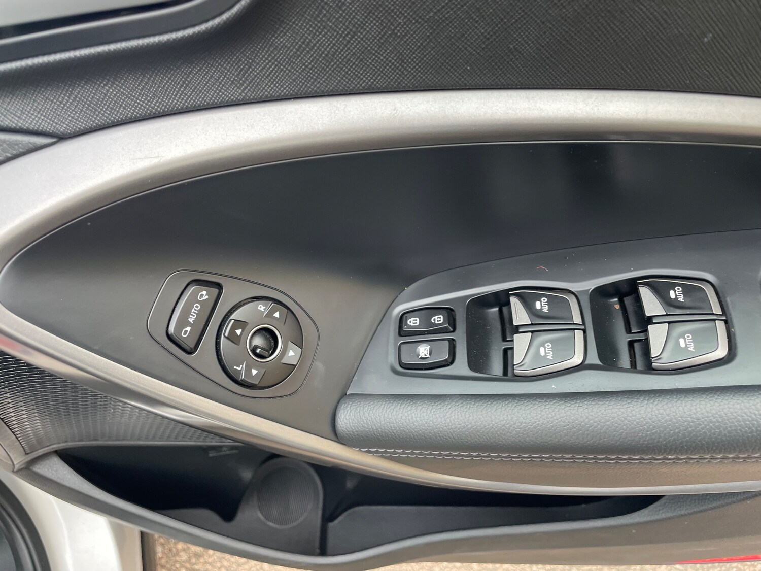 Used Hyundai Santa Fe 2014 for sale - 78077917: Photo 35