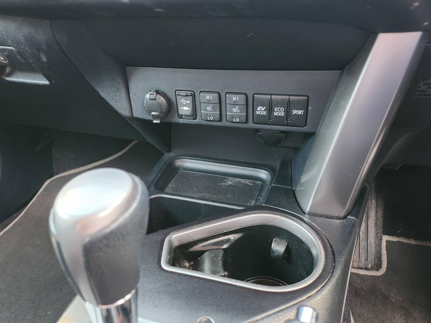 Used Toyota RAV4 2016 for sale - 77138011: Photo 16