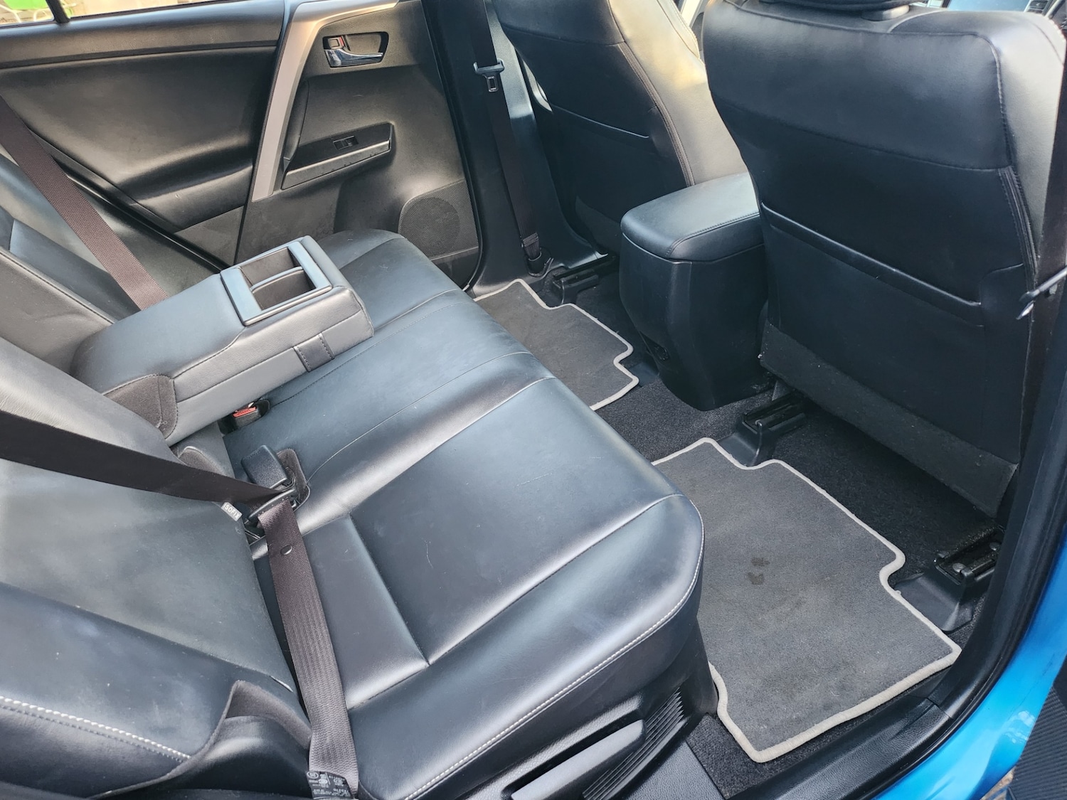 Used Toyota RAV4 2016 for sale - 77138011: Photo 9