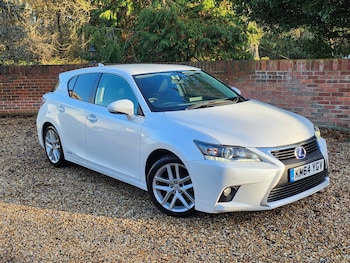 2014 (64) - 200h Advance Self-Charging Hybrid. Facelift Model. Lexus Maintained 5-Door