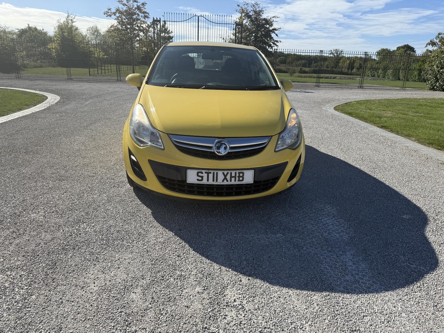 Used Vauxhall Corsa 2011 for sale - 76017019: Photo 2