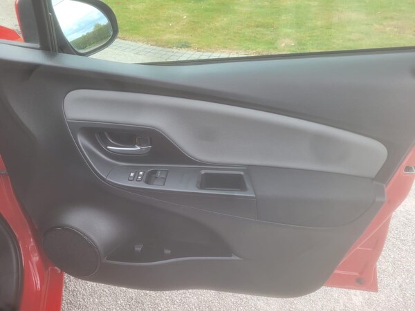Used Toyota Yaris 2019 for sale - 74387071: Photo 8
