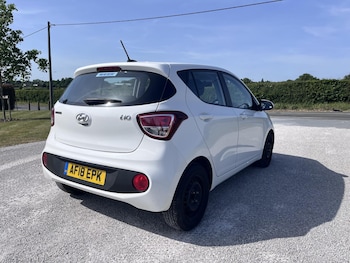 Used Hyundai i10 2018 for sale - 78644008: Photo