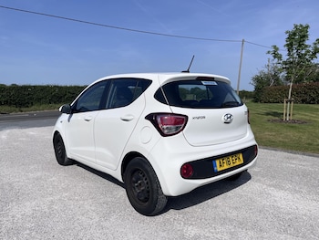 Used Hyundai i10 2018 for sale - 78644008: Photo