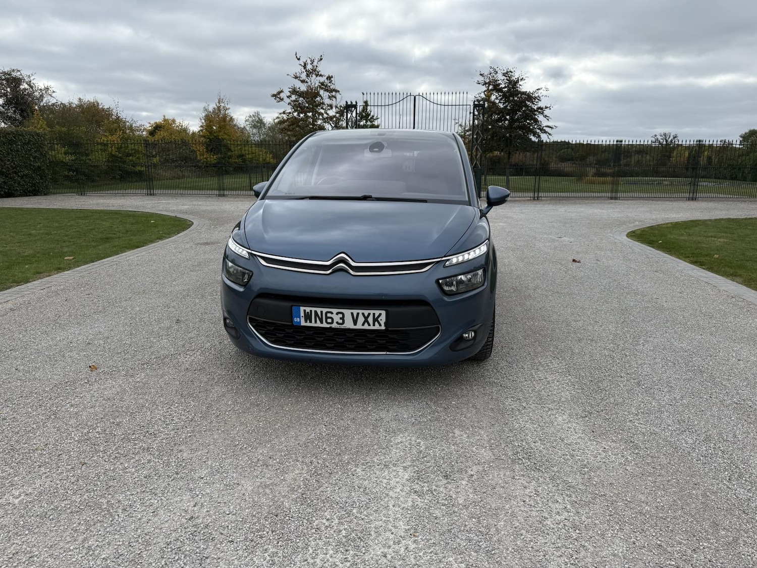 Used Citroen C4 Picasso 2013 for sale - 76199629: Photo 2