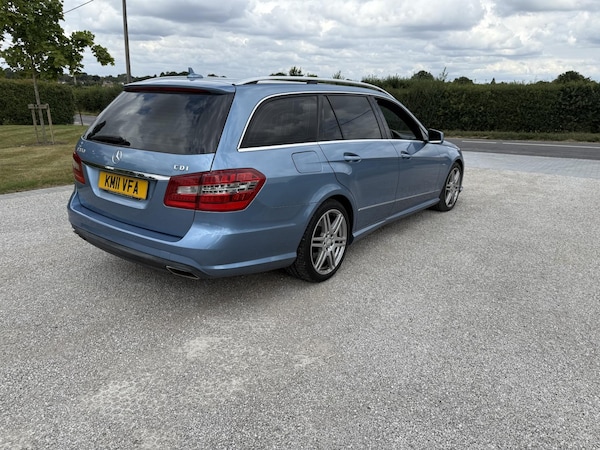 Used Mercedes-Benz E-Class 2011 for sale - 75406490: Photo 8