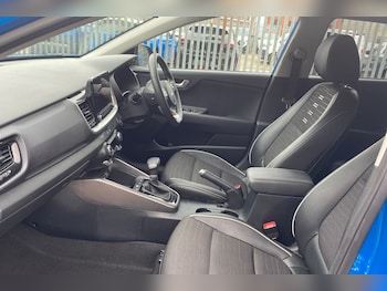 Used Kia Stonic 2024 for sale - 78951132: Photo