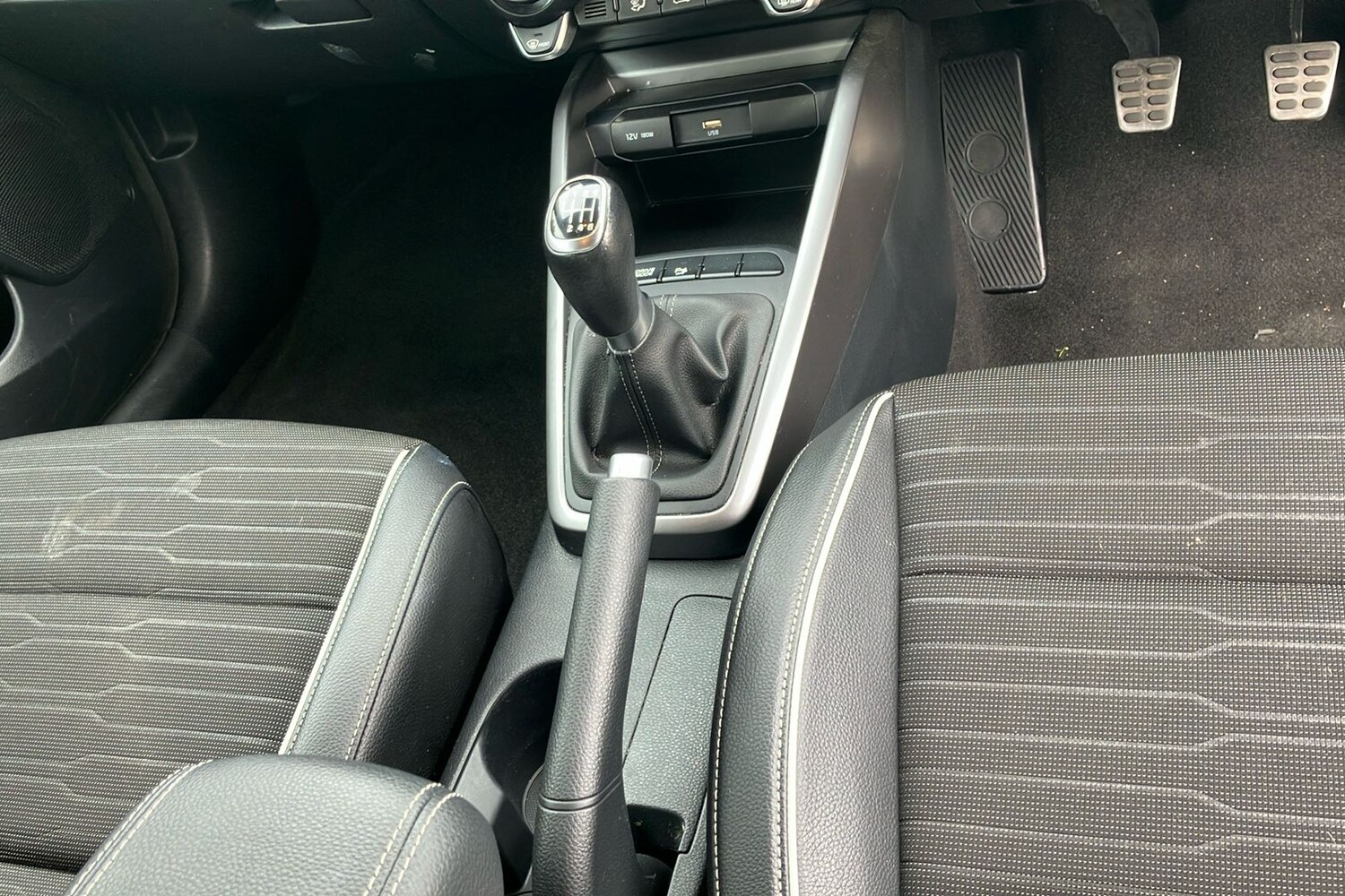 Used Kia Stonic 2022 for sale - 75834073: Photo 26