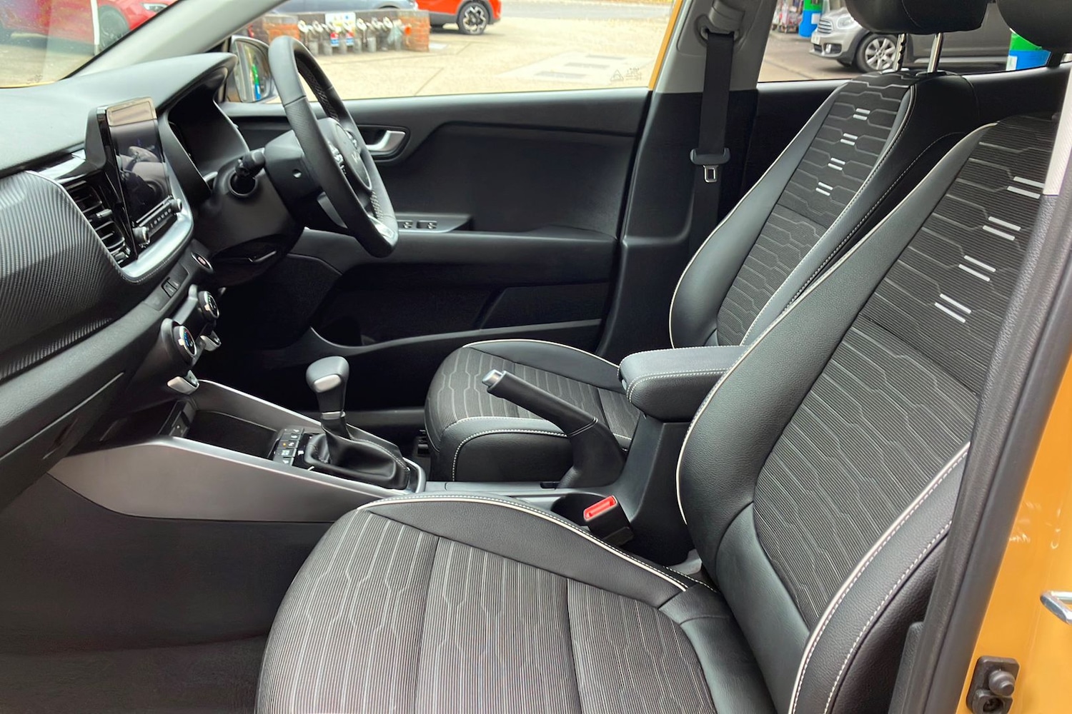 Used Kia Stonic 2025 for sale - 77118376: Photo 3