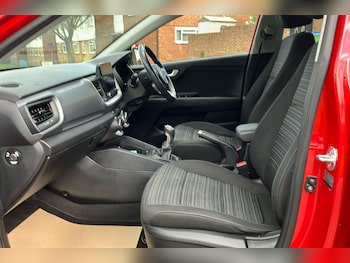 Used Kia Stonic 2021 for sale - 77886644: Photo