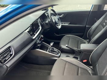 Used Kia Stonic 2023 for sale - 79206284: Photo