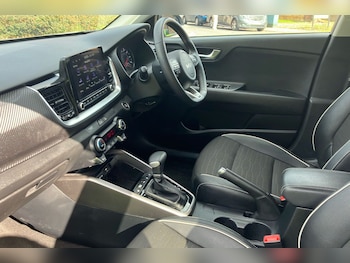 Used Kia Stonic 2024 for sale - 77889117: Photo