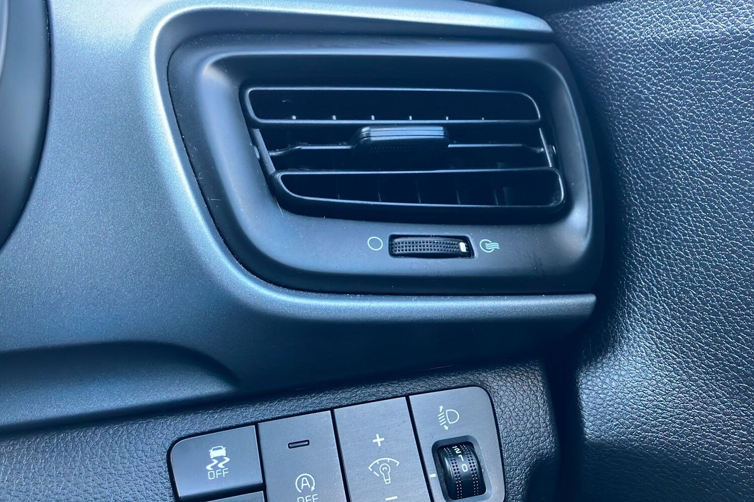 Used Kia Stonic 2023 for sale - 76114791: Photo 21