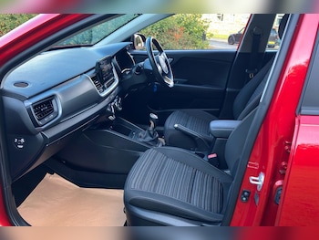 Used Kia Stonic 2023 for sale - 76114791: Photo