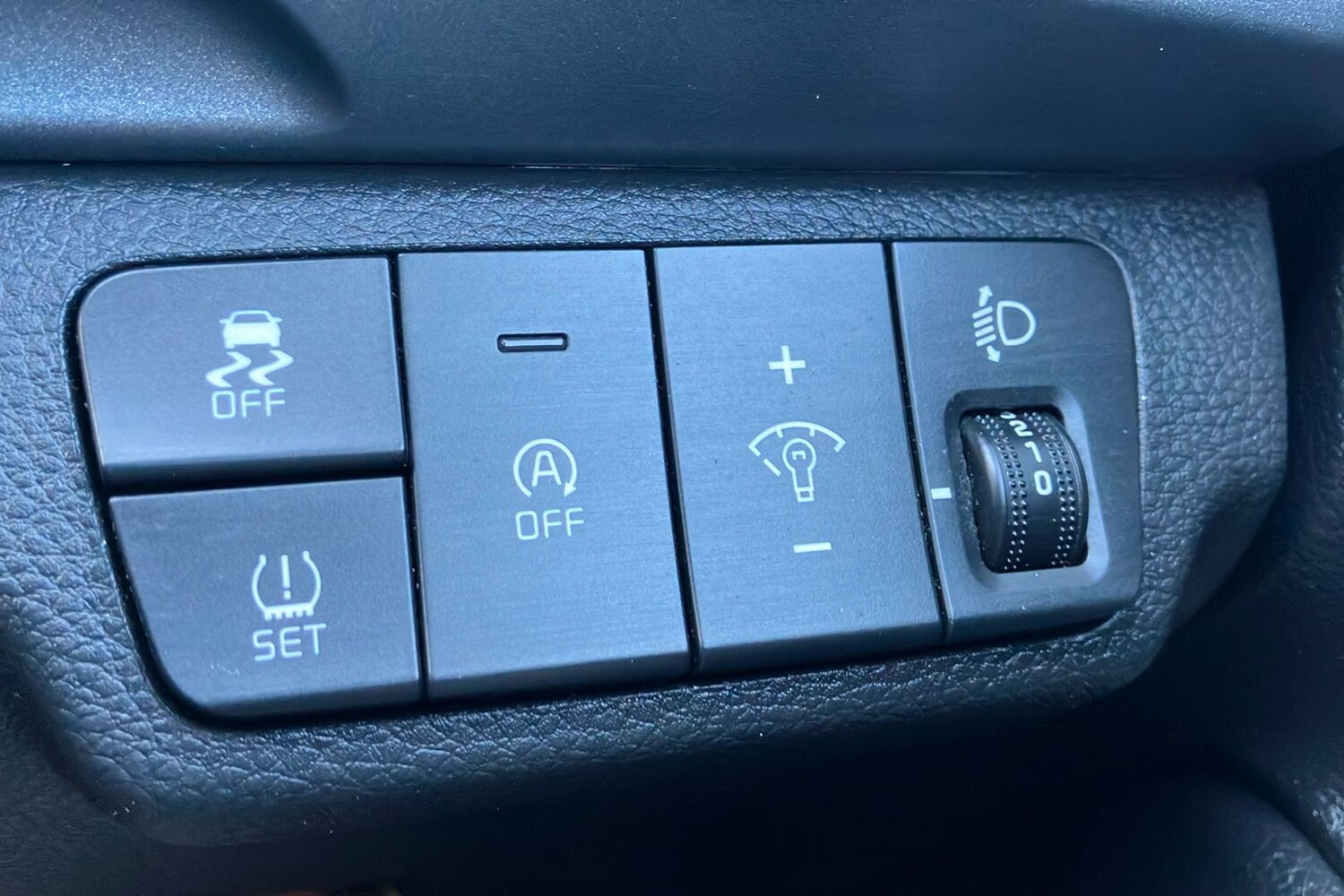 Used Kia Stonic 2023 for sale - 76114791: Photo 46