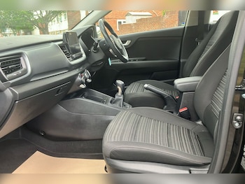 Used Kia Stonic 2023 for sale - 78576461: Photo