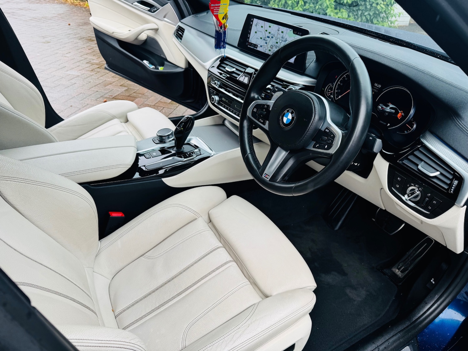Used BMW 5 Series 2017 for sale - 76471111: Photo 10